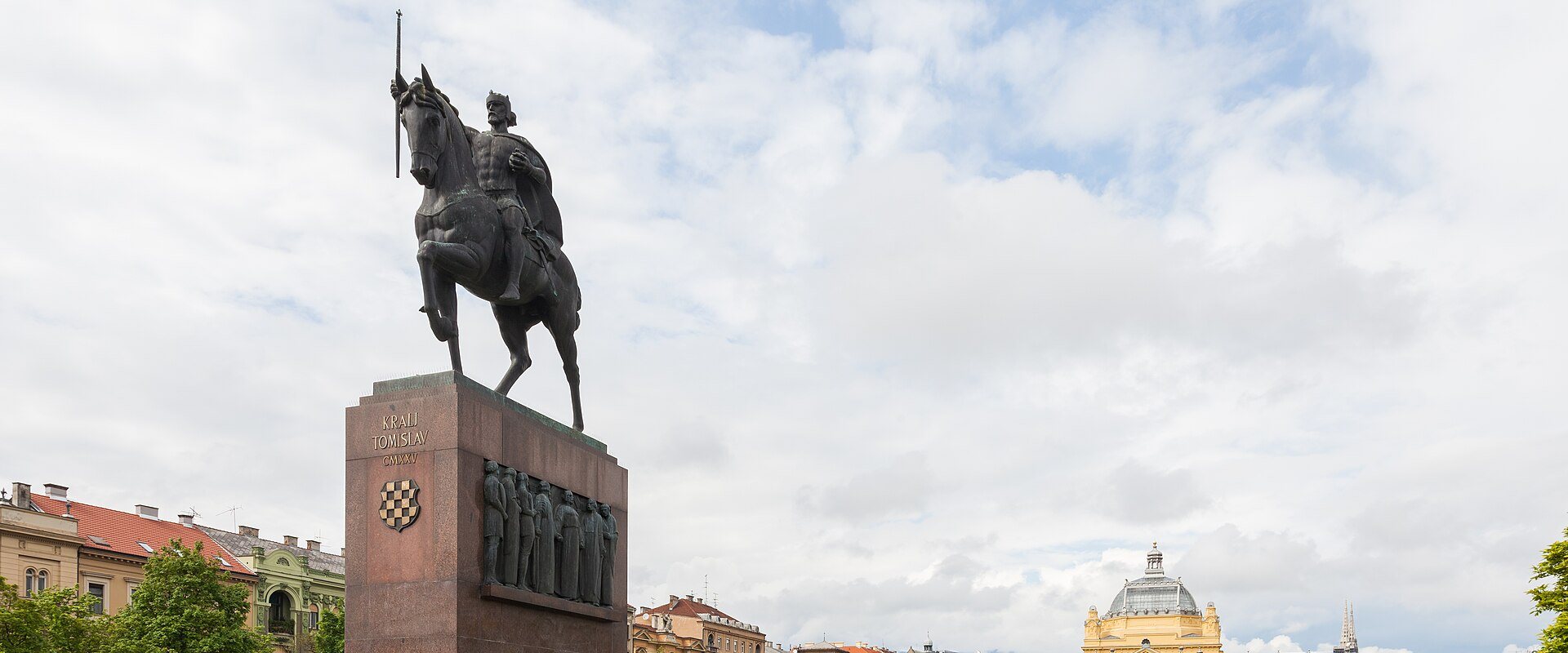 Estatua de Tomislav de Croacia, Zagreb, Croacia, 2014-04-20, DD 05